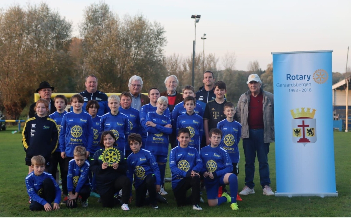 G-foot Jong Geraardsbergen met de steun van Rotary Geraardsbergen